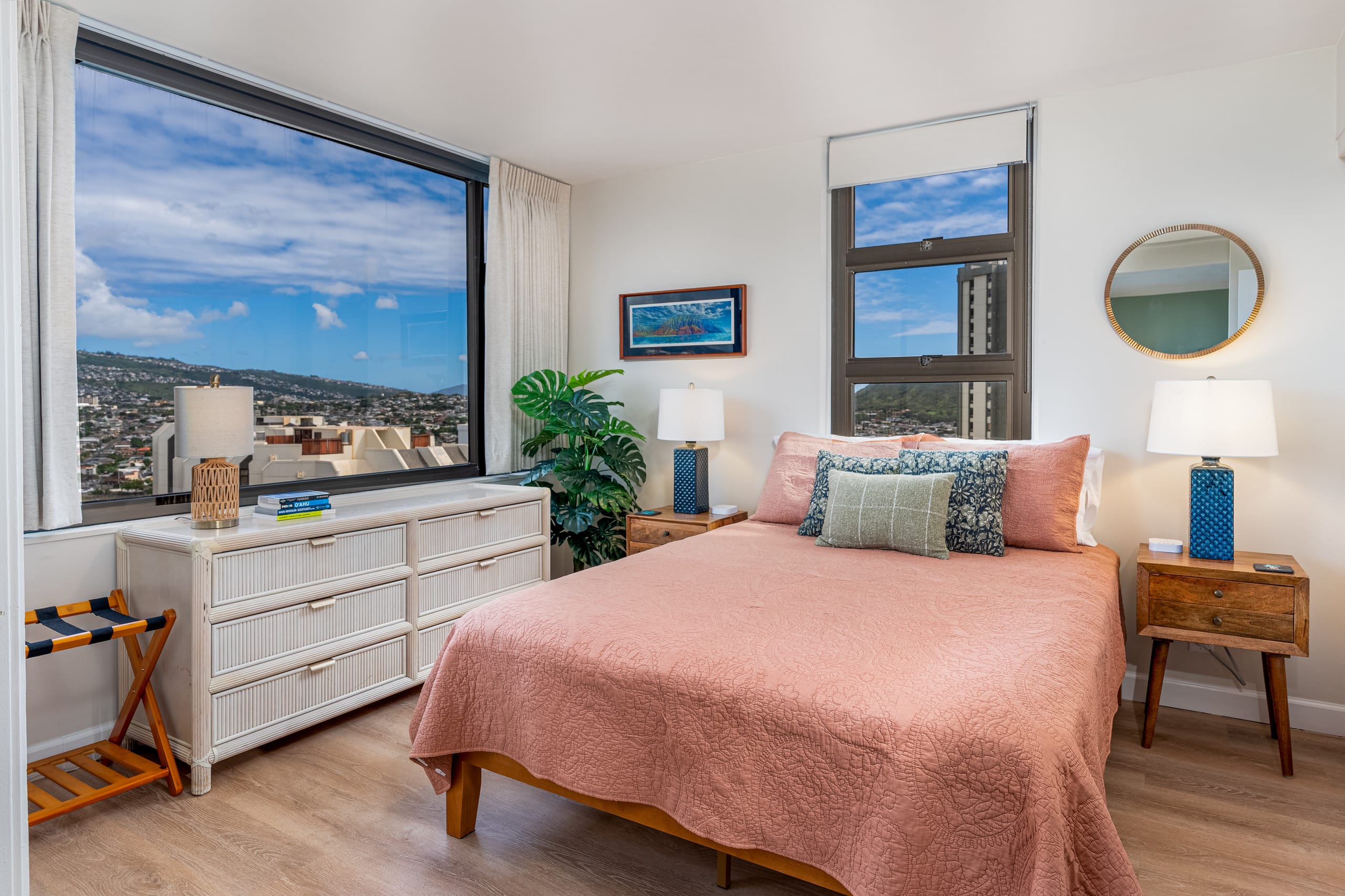 Condo in Honolulu · ★4.98 · 1 bedroom · 2 beds · 1 private bath - Image 8