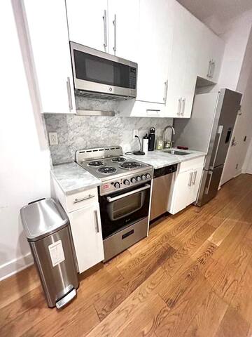Updated 3bed/2ba in the Heart of Manhattan gallery image 2