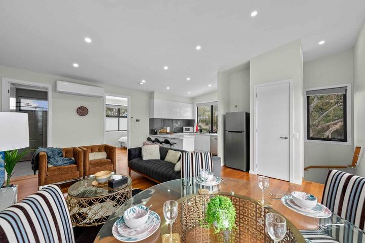 Churchill Lux, Elegant Town House only 10 min Cbd gallery image 5