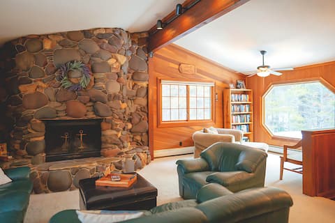 Tranquil Cabin | Sleeps 12 | Trails & Beach Nearby