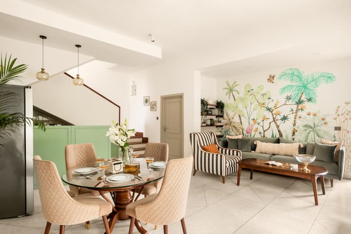 Ground Floor: Living Area with 4-seater dining set-up