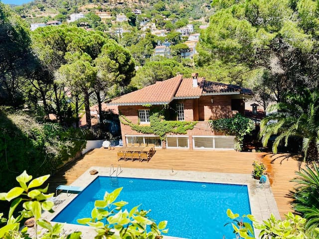 Unique villa by the Beach – Rosamar, Costa Brava!