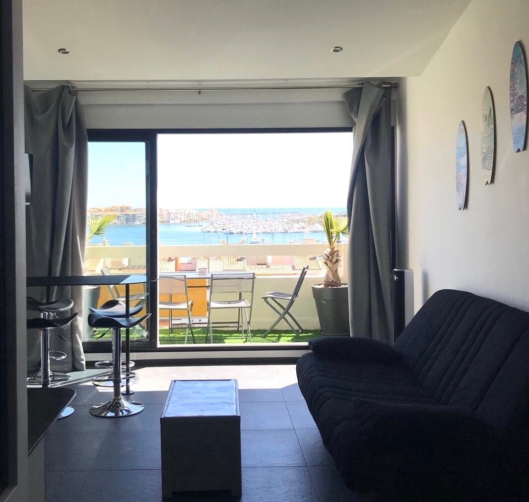 Airbnb performant: Center Port - Mezzanine Studio - Port & Sea View à Agde