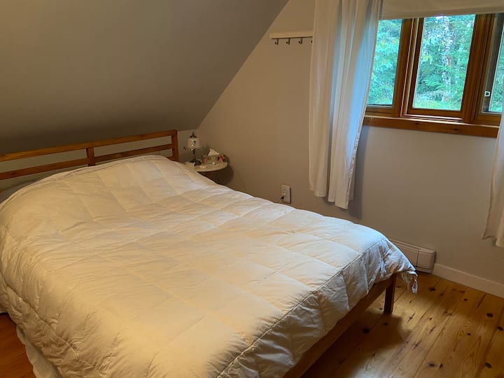 Upstairs bedroom including 1 queen bed (nb, bedding is excluded).