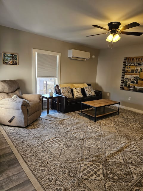 2 bdrm, 1 bath, close to downtown