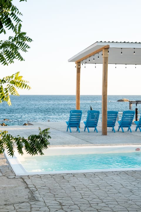 Beachfront Home with Private Pool in San Agustin