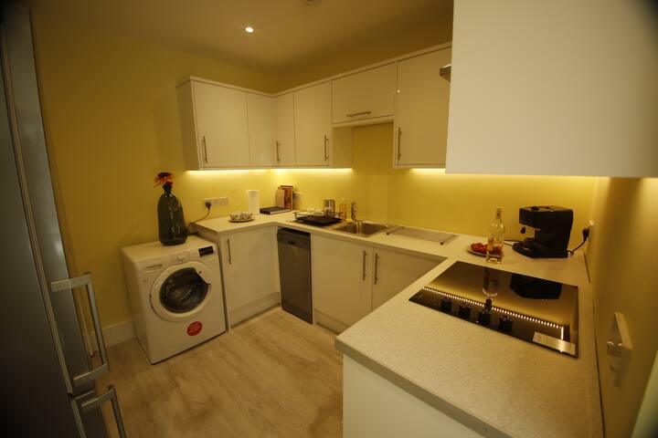 Cosy Camden 2 Bedrooms Apartment with Terrace gallery image 3