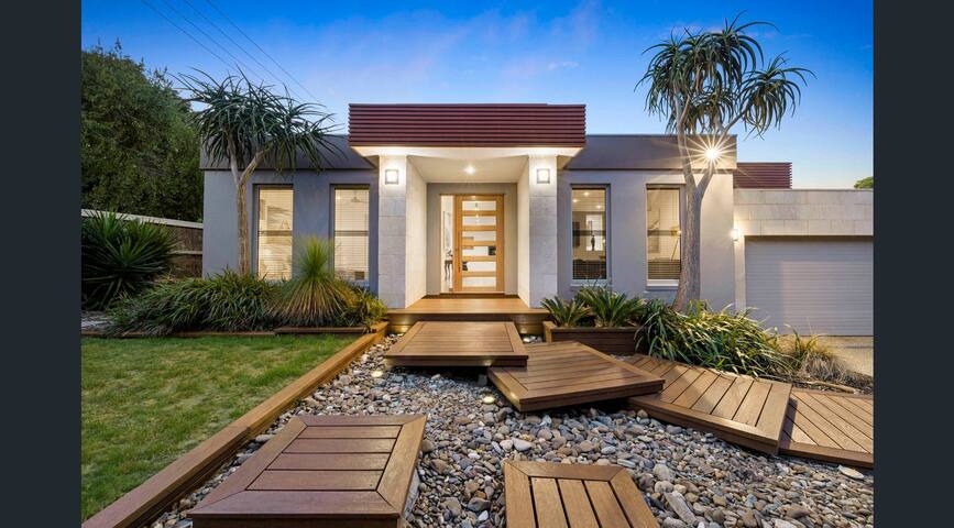 Beautiful Bell, Beaches, Pool, Spa, Blairgowrie gallery image 5