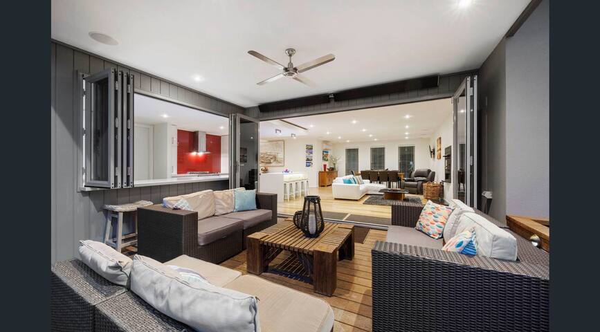 Beautiful Bell, Beaches, Pool, Spa, Blairgowrie gallery image 4