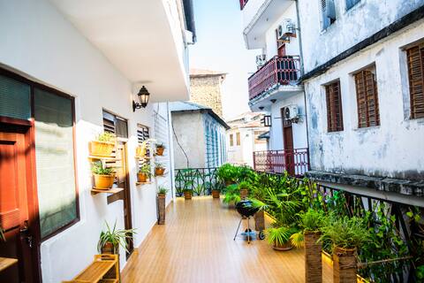 Malaika Villa1-RoofTop,street view and picturesque
