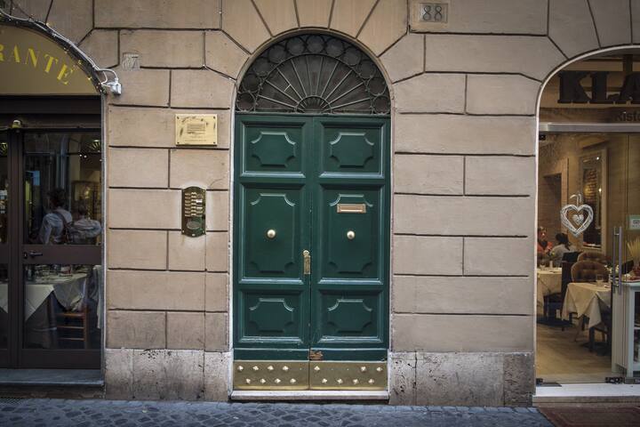 Terrace Apartment Trevi Fountain gallery image 4