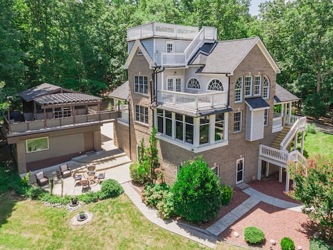 Cokesbury Cove: 10-Acre Retreat + Lounge