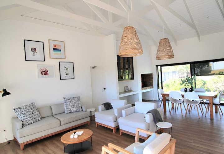 Uitwaaien Beach Cottage - 250m From The Beach! - Pearly Beach