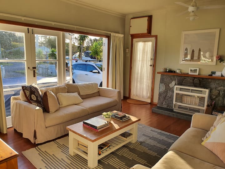 Olde Beach Bach - Paraparaumu