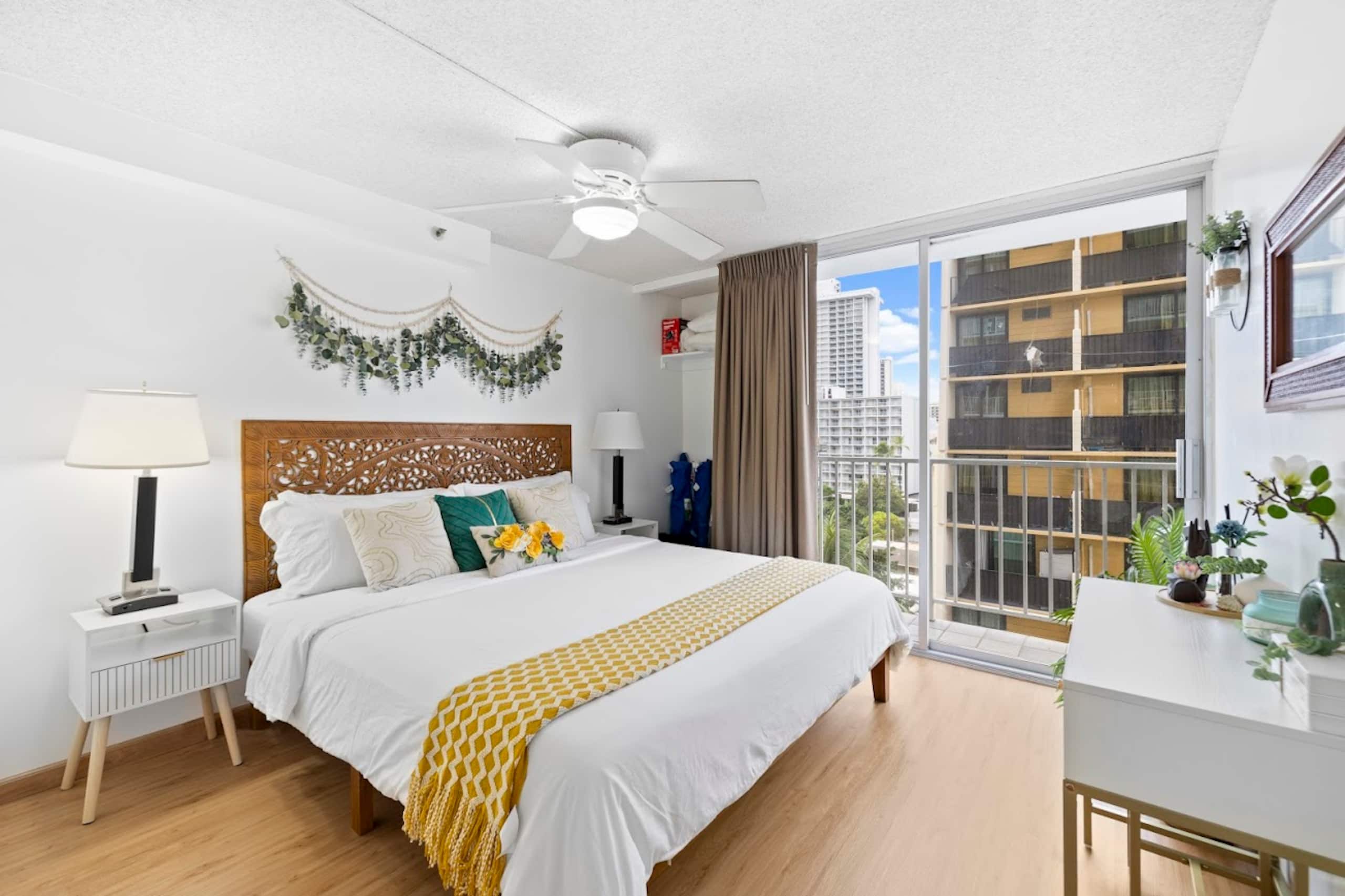 Sweet & Cozy 9th Floor 1-BR king Bed - Image 7