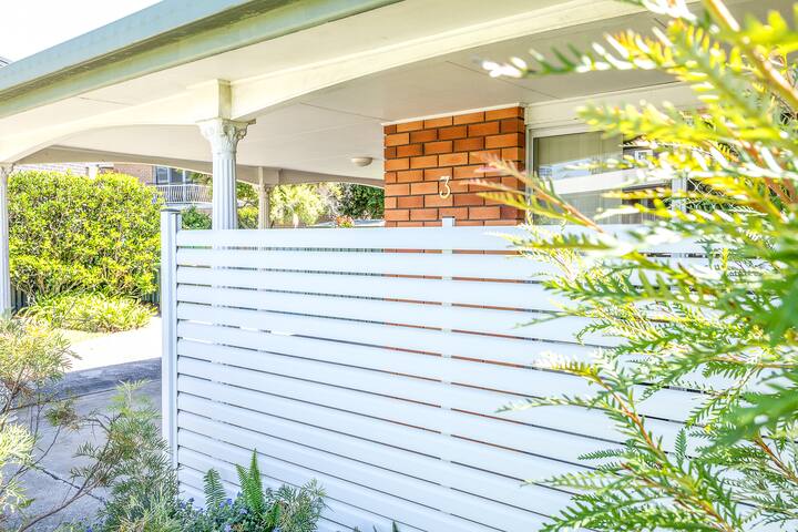 Coffs Harbour Family Oasis: Pool, Games & Fire Pit gallery image 2