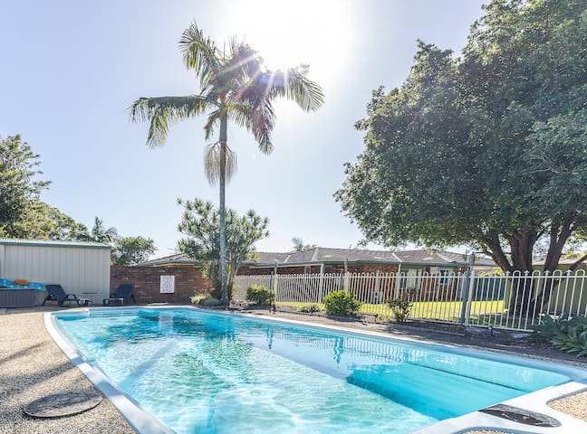 Coffs Harbour Family Oasis: Pool, Games & Fire Pit