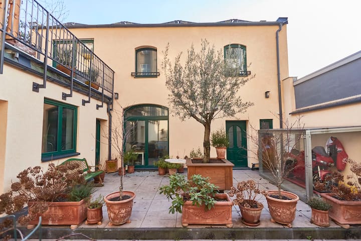 Casa Bella Ciao
Hinterhof Haus - Düsseldorf
