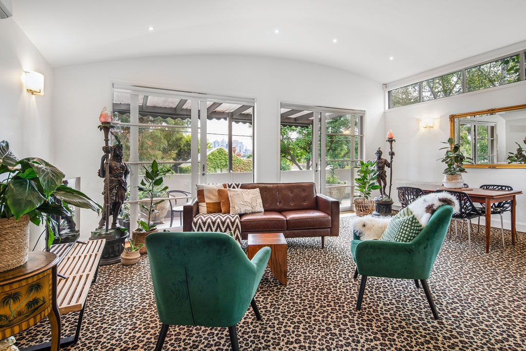 Top performing Airbnb: House walk to tennis, bars and dining 2 queen beds in Richmond