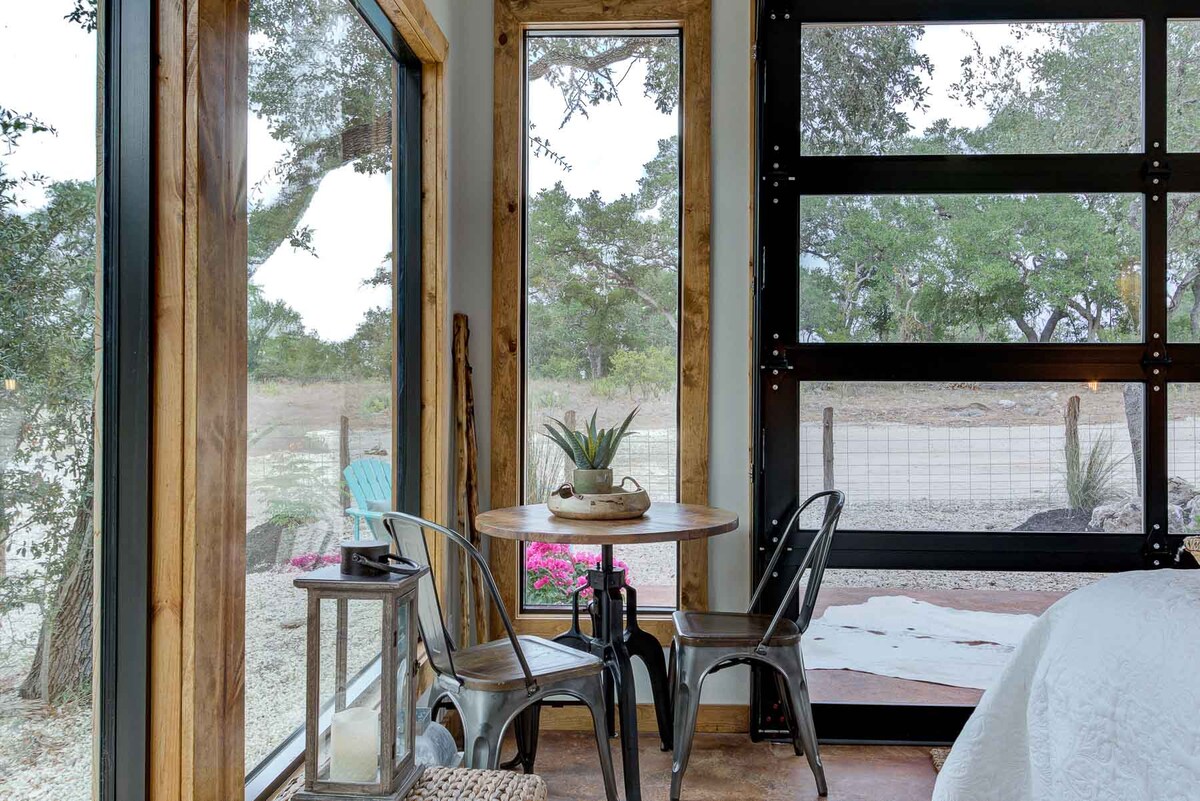 The Hill Country Glass House - Tiny houses for Rent in Hondo
