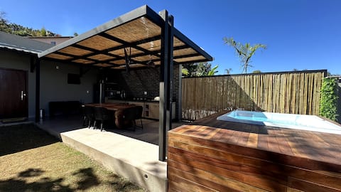 Ranch with Hot Tub, Confins Airport