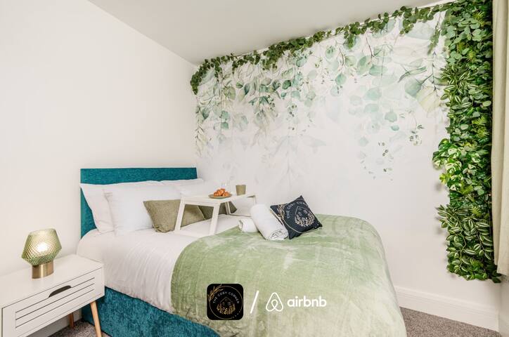 6BR house/2BR Bungalow & Parking gallery image 4