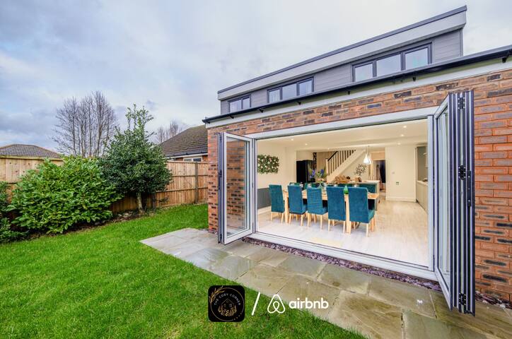 6BR house/2BR Bungalow & Parking gallery image 5