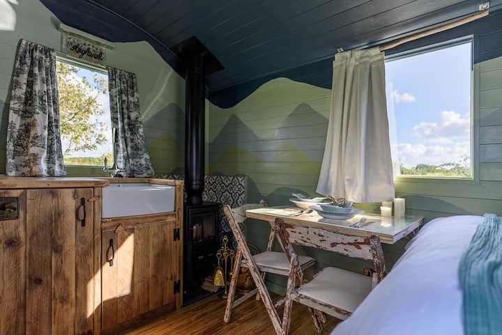 5* Designer Shepherds Hut On The Llyn Peninsula - Pwllheli