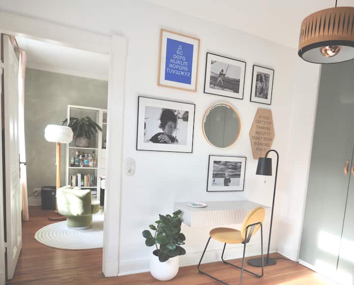 בחדר שלכם יש שולחן קטן