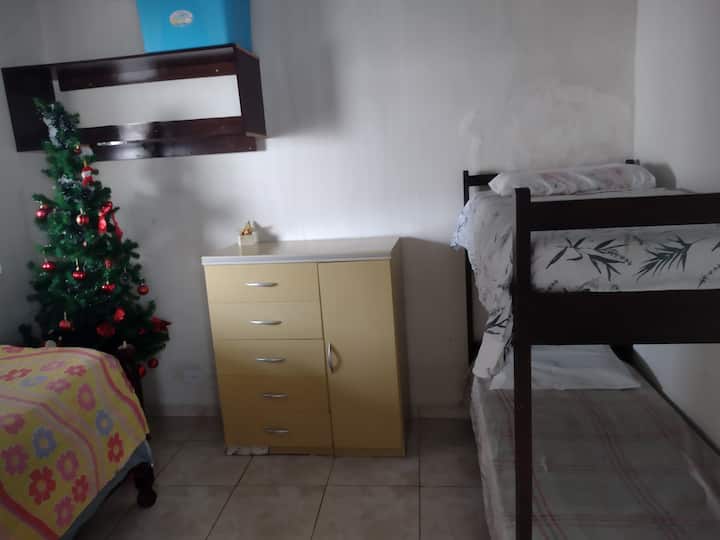 Dhoma e gjumit 1 - krevat tek, krevat marinari dhe dyshekë të veçantë