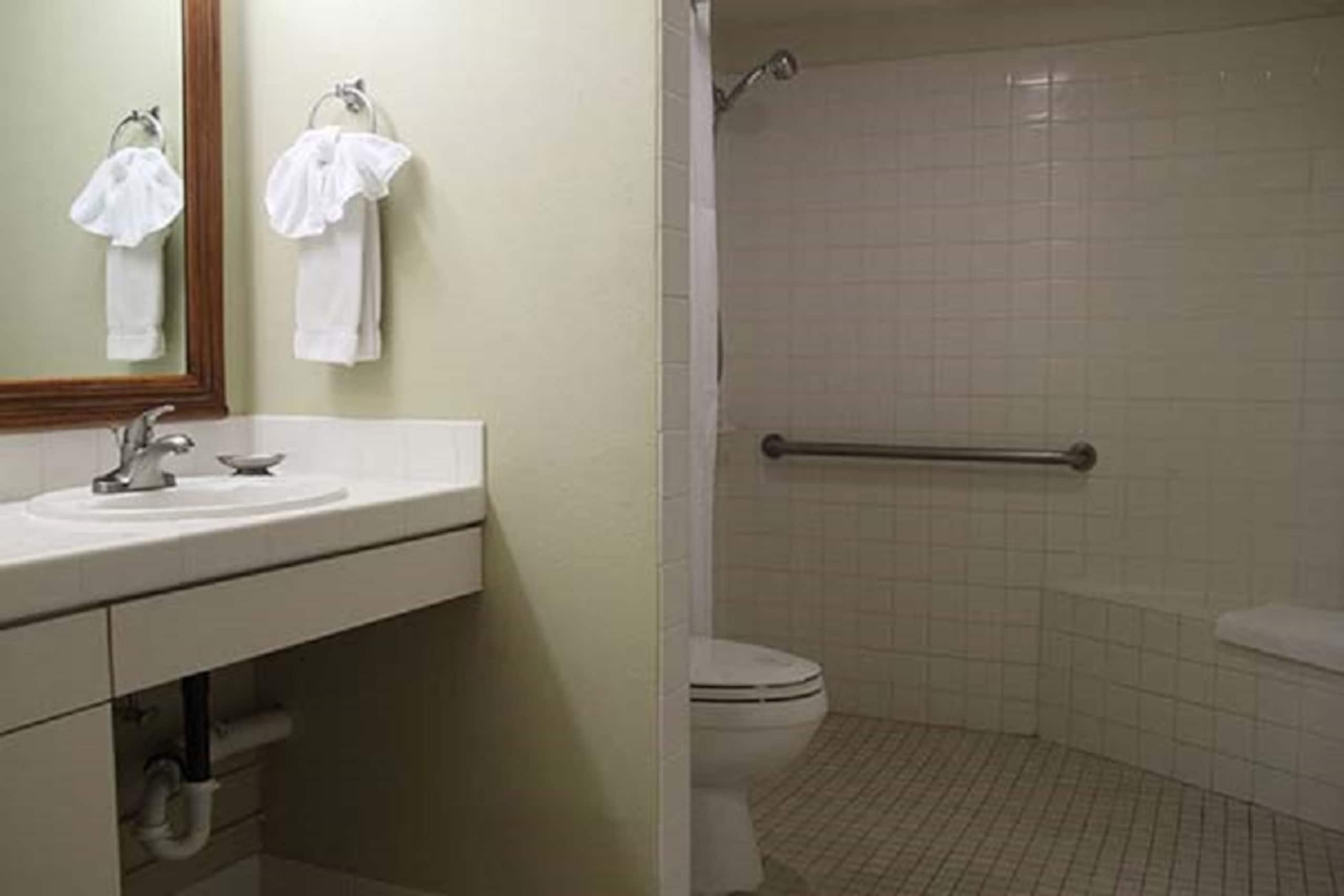 High-floor Ocean View FREE Parking 1BR AC Pool GYM - Photo 2