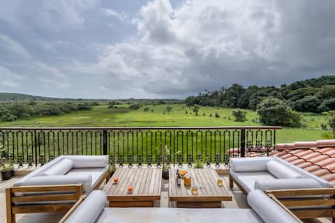 Luxury 4BHK Pool Villa - Sunset View