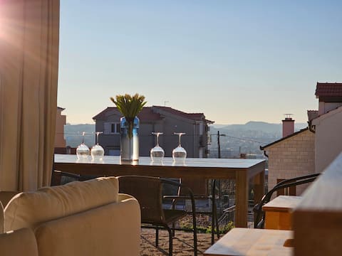 Successful Airbnb property: Luxury Villa Sea Horizon; Split-Mravince ; pool in Kamen