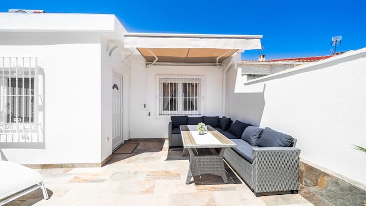 Sunny Bungalow W/ Private Garden | Near Pink Lake - Algorfa