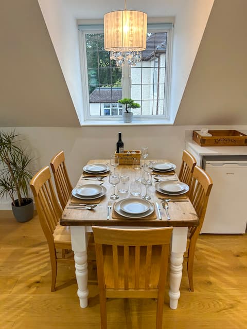 Top performing Airbnb: Detached Spacious Studio with Parking! in Eastleigh