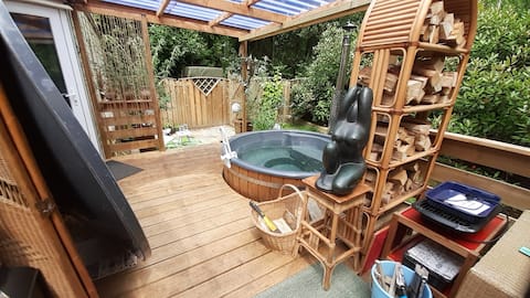 Romantic nature cottage time for each other!