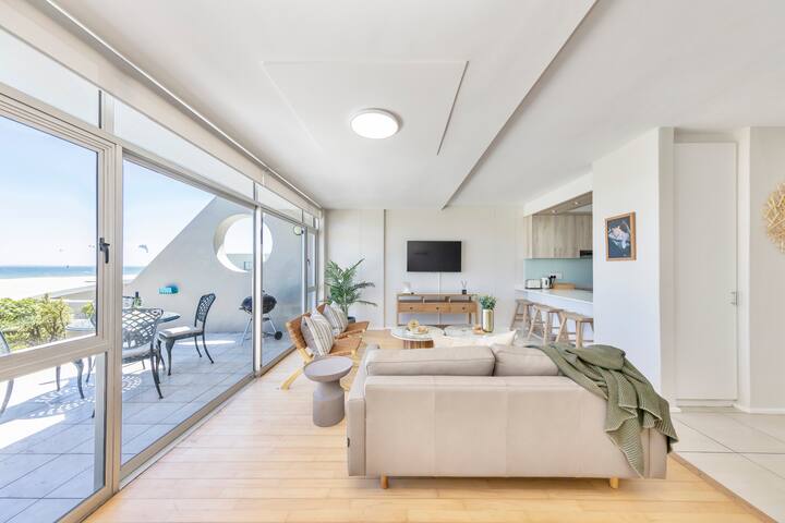 Beautiful & Modern Dolphin Beach CG12 by HMH gallery image 2