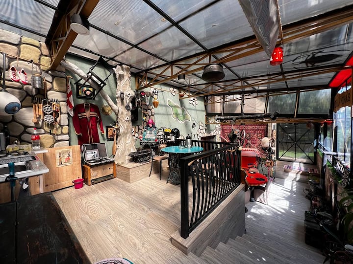 Authentic Stay With Fireplace & Vinyl Vibes - Georgia