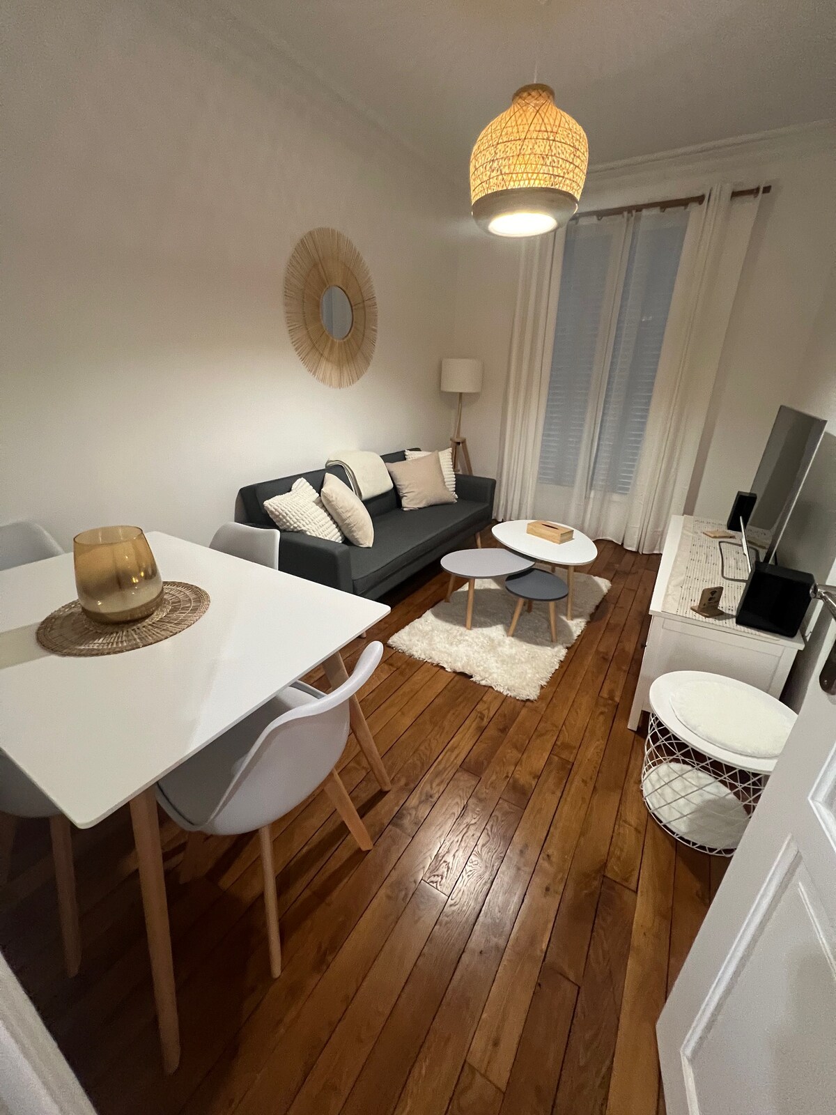 Popular Airbnb listing: Cozy Apartment - Clamart Gare in Clamart