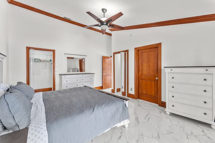 Habitación con traje de 2 a 5