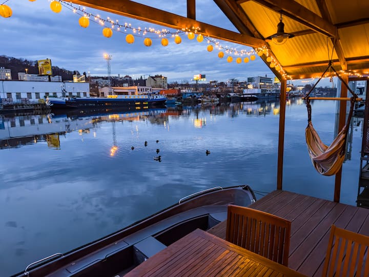 House On Water Benjamin (Up To 8)+el.boat For Free - Praag
