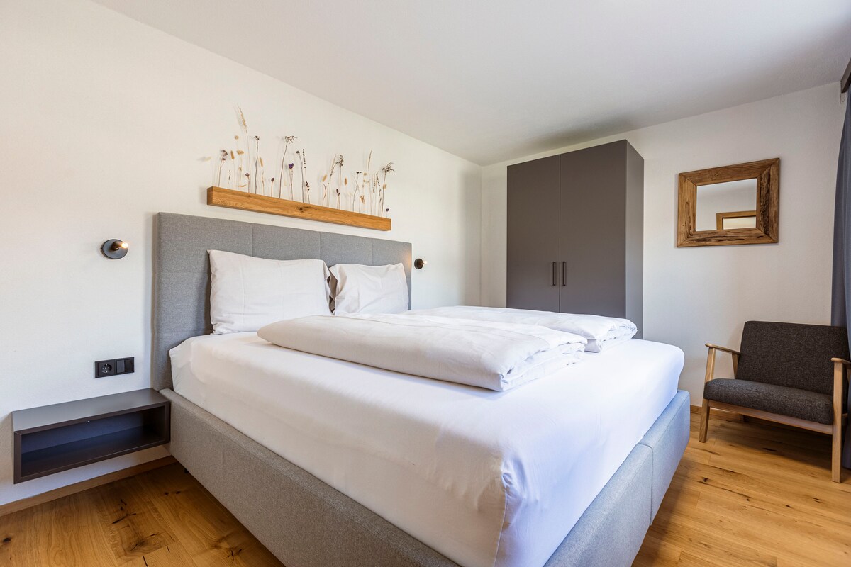 Zugspitz Suites Lermoos by ALPS Resorts Sample 3 - Bedroom Apartment