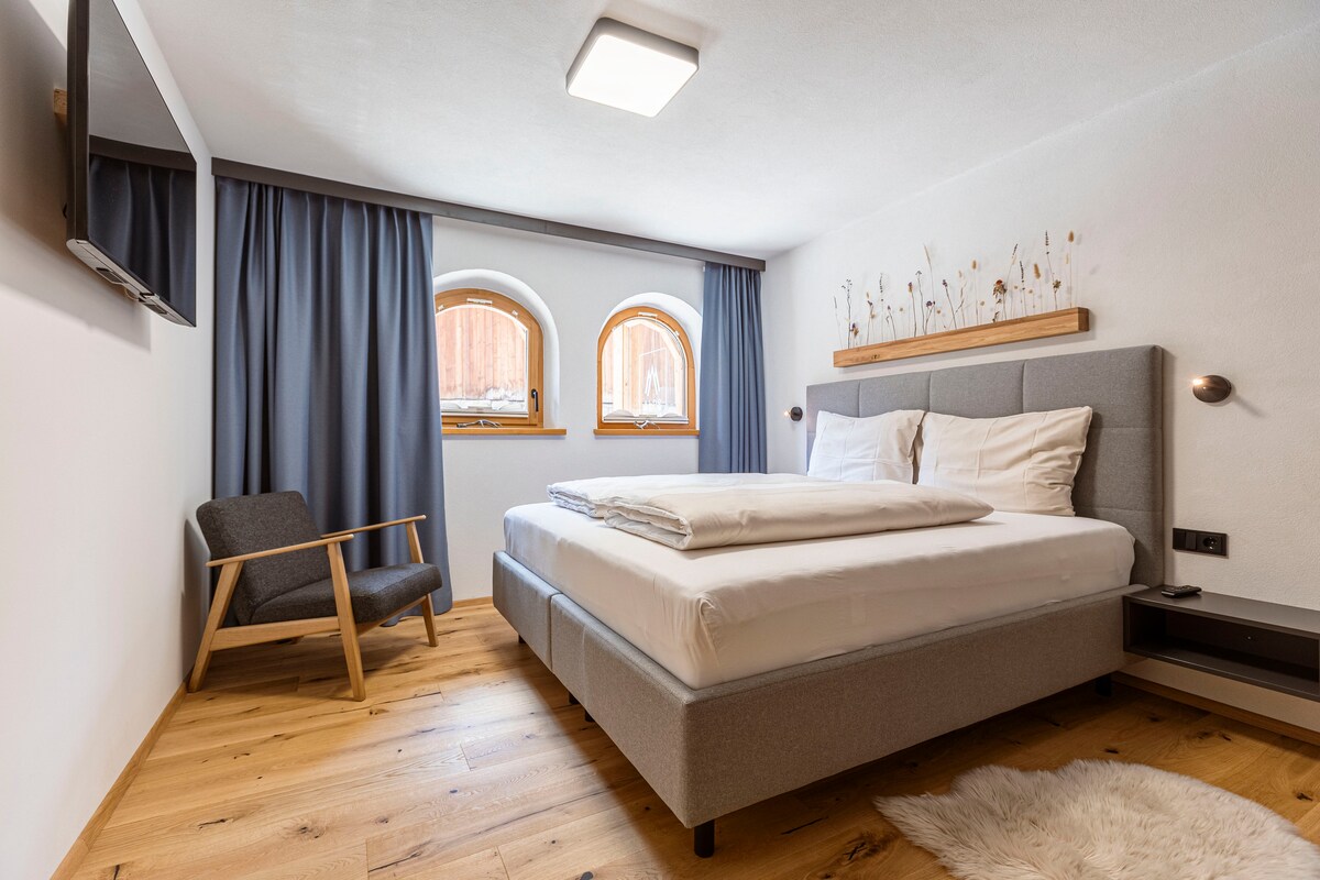 Zugspitz Suites Lermoos by ALPS Resorts Sample 3 - Bedroom Apartment