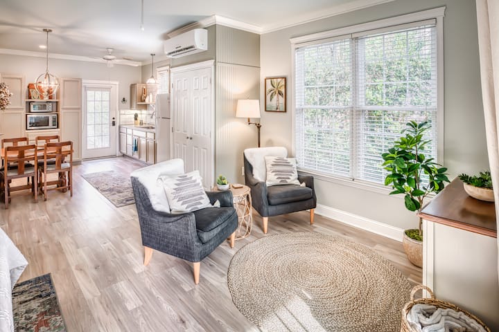 11th St Luxurious Cottage-king Bed, Laundry & More - ノース・カロライナ州