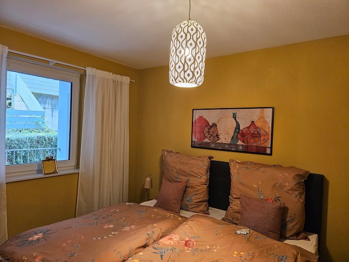 Schlafzimmer 1