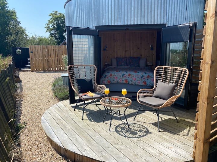 1 Bed Silo-gym & Jacuzzi, Relax, Enjoy! - Essex