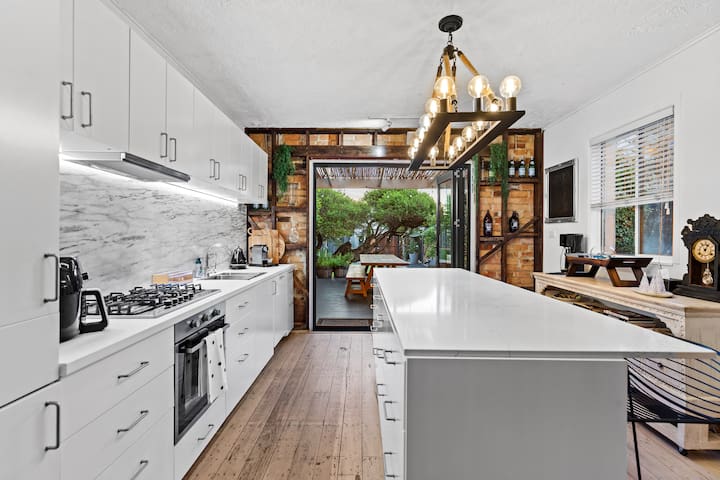 Glorius Aspendale beach house gallery image 2