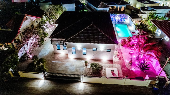 Modern Villa W/ Pool & Garden  1 Min To Beach! - Aruba