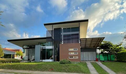 Eco-Modern Retreat