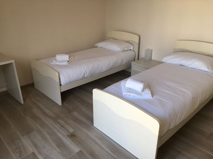 Dhomë gjumi 2